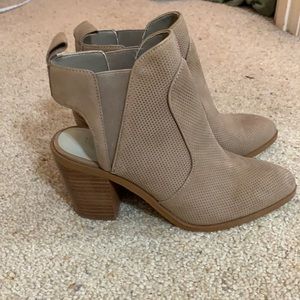 WOMENS CUTOUT BOOTIE